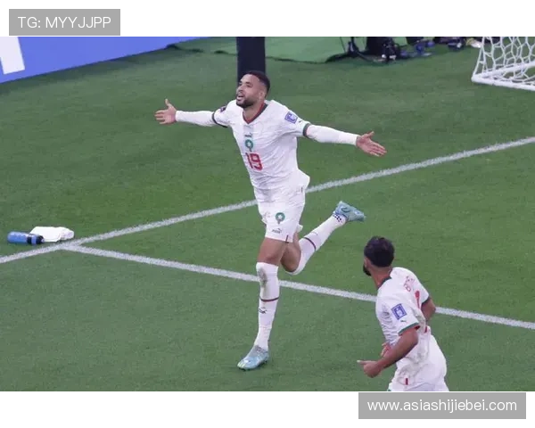 本届世界杯首个乌龙球引发热议，比赛中意外失误成为焦点